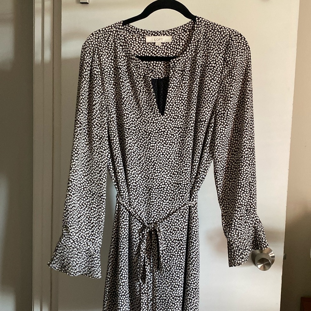 Loft size medium tulip print dress with ruffle sleeves